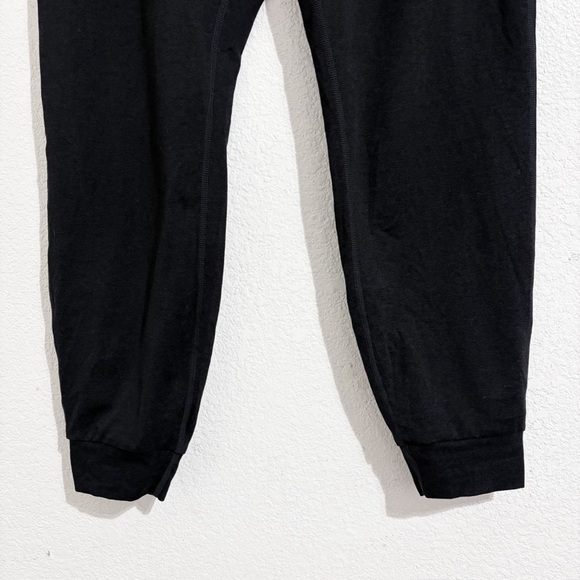 Vuori Performance Jogger in Black Heather - Picture 9 of 10